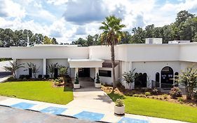 Cottonwood Suites Savannah Hotel & Conference Center